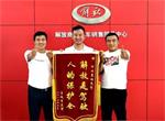 駕駛室完全撞報(bào)廢司機(jī)卻毫發(fā)無(wú)損 厲害了我的大解放