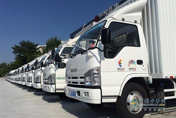 慶鈴五十鈴100P廂式載貨車(chē)