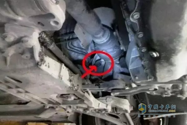 卡車檢查變速箱油需要將車排入空檔，以怠速運轉(zhuǎn)