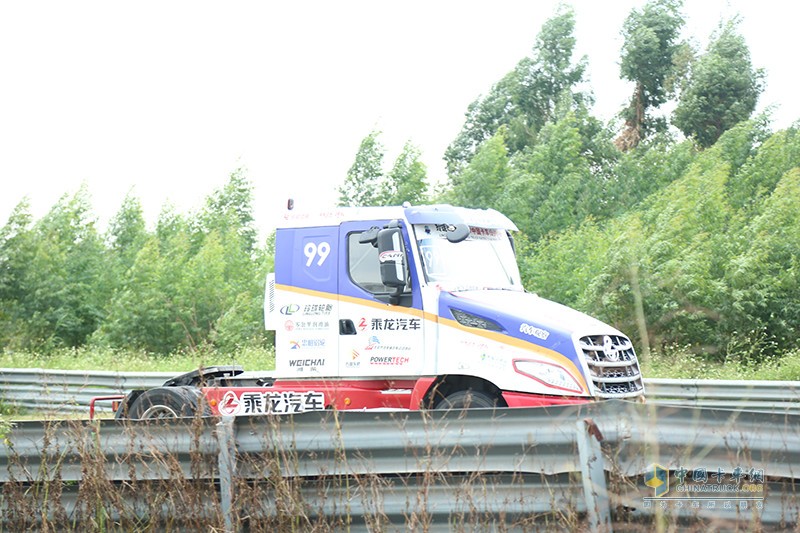 東風(fēng)柳汽乘龍T7、H7卡賽推介會