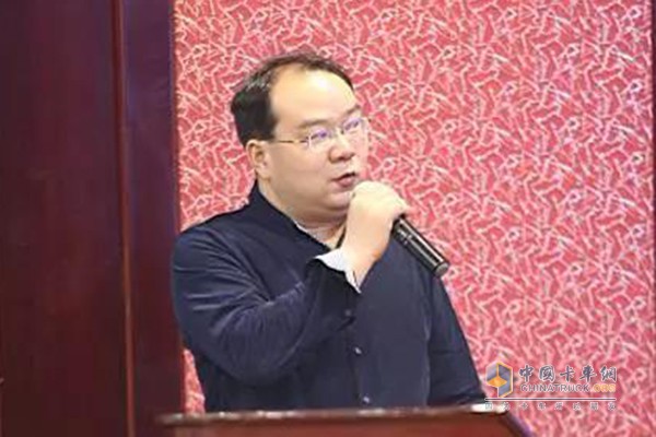 聯(lián)合卡車營銷公司新疆區(qū)域銷售經理趙鐵禮介紹聯(lián)合卡車