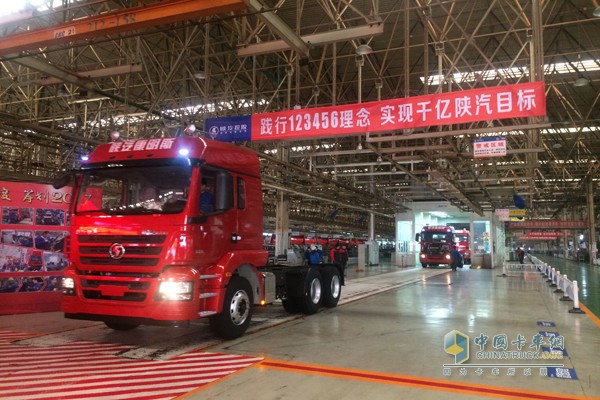 陜汽康明斯車輛開下生產線