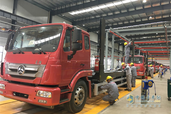 滁州生產(chǎn)線中國重汽豪瀚中置軸轎運(yùn)車