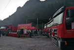 上汽紅巖“工程之王”自卸車批量交付，助力巴張高速公路