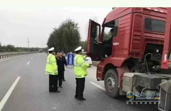 對中重型貨車開展尾氣抽查工作