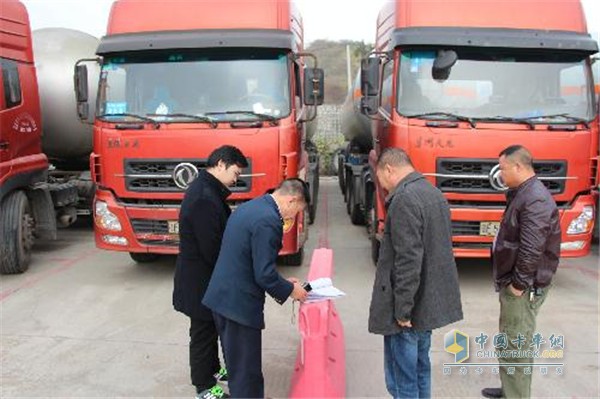 對車輛駕駛人嚴格管理加強安全意識教育