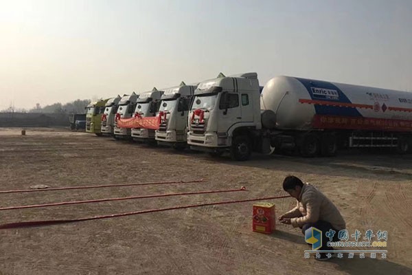 陜西屹立通批量購入中國重汽
