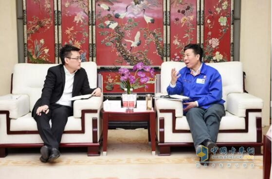 法士特集團董事長、黨委書記嚴鑒鉑會見華為公司西安企業(yè)業(yè)務(wù)部部長張峰