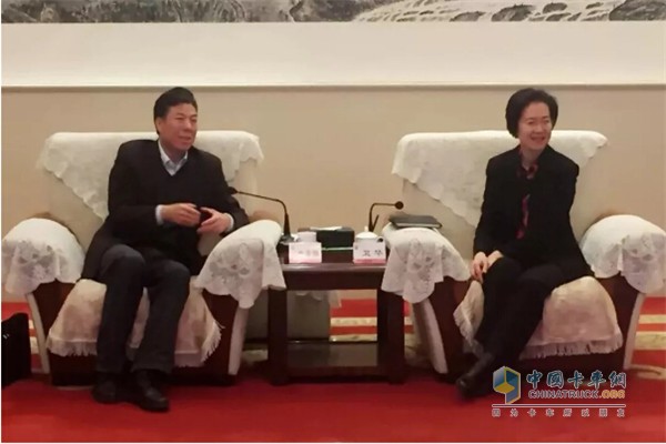 咸陽市領(lǐng)導(dǎo)會(huì)見法士特集團(tuán)董事長