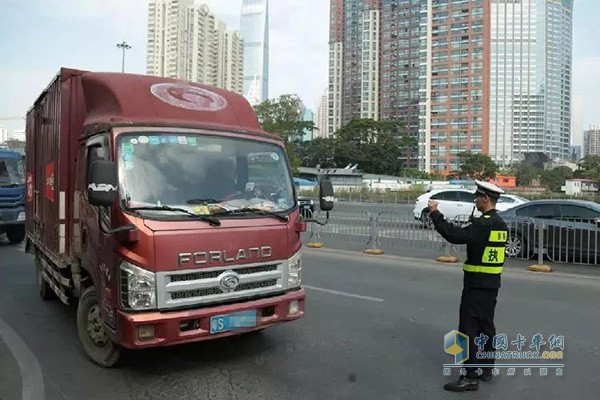 載貨車