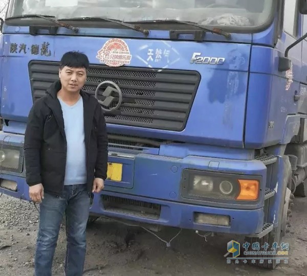 中國(guó)雷鋒卡車司機(jī)胡向紅