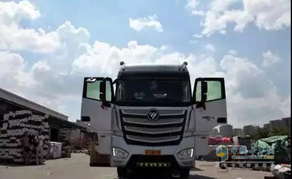 歐曼EST超級(jí)卡車(chē)的“帥氣”前臉