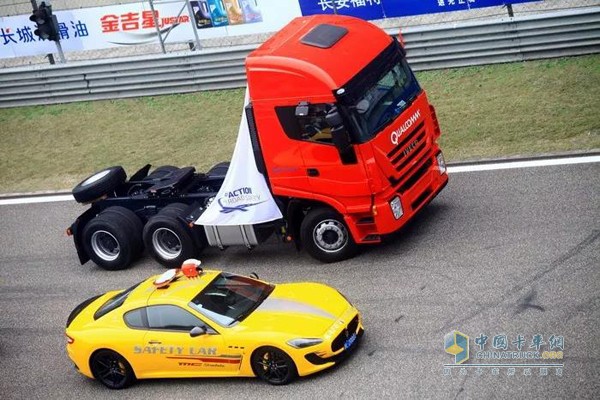 與法拉利同屬菲亞特家族、擁有IVECO原裝車血統(tǒng)的上汽紅巖杰獅