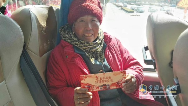“年，豪沃、豪瀚送你回家過”活動車輛上的乘客