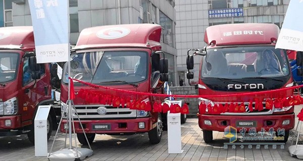 參加重慶萬人團(tuán)購會的福田時(shí)代車輛