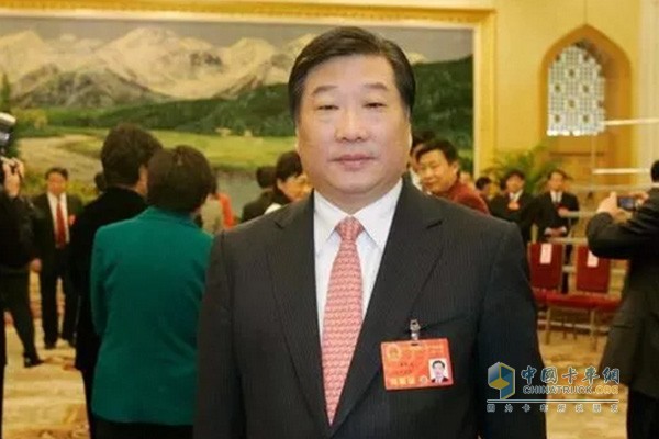 全國人大代表，山東重工集團(tuán)有限公司董事長、濰柴控股集團(tuán)有限公司董事長、山東省交通工業(yè)集團(tuán)控股有限公司董事長譚旭光