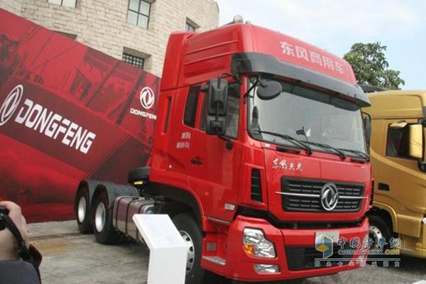 東風(fēng)天龍6X4牽引車(chē)