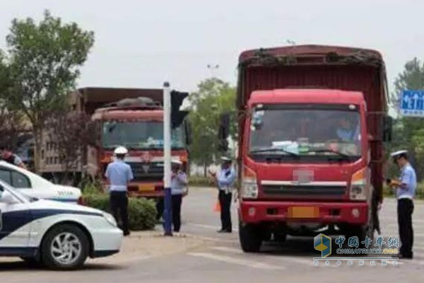 國(guó)三車(chē)2018年雖不會(huì)被強(qiáng)制報(bào)廢，但可能會(huì)被限行