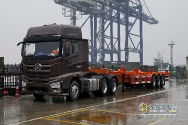 J7港內(nèi)運(yùn)輸車(chē)