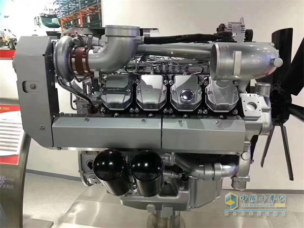 中國重汽V8發(fā)動(dòng)機(jī)正面