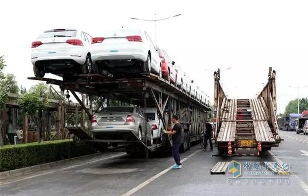 轎運(yùn)車