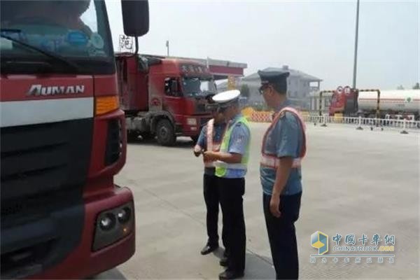 只要是在規(guī)定時間內(nèi)，停車費無需車主繳納
