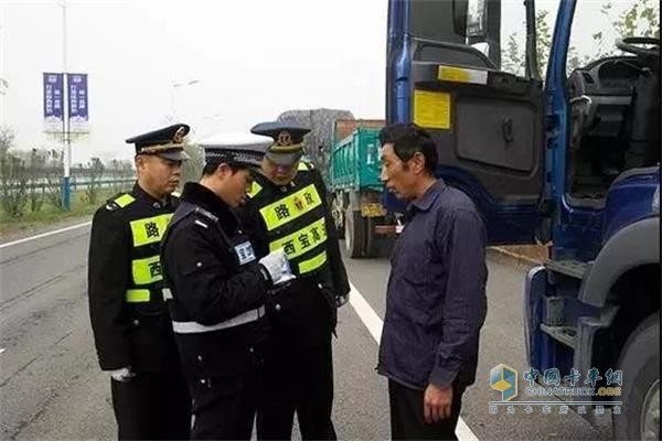 聯(lián)合執(zhí)法，執(zhí)法人員不得現(xiàn)場收取罰金