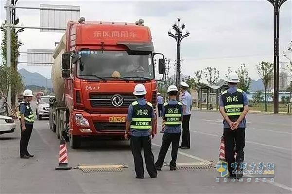 交警部門可以扣留車輛，但嚴禁扣貨