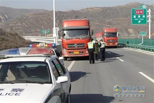 嚴禁公安機關(guān)交通管理部門指定停車場停放扣留的事故車輛