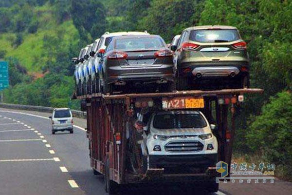 不合格的車(chē)輛運(yùn)輸車(chē)