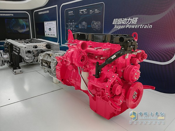 福田戴姆勒歐曼EST超級卡車搭載的?？蛋l(fā)動機與采埃孚變速箱