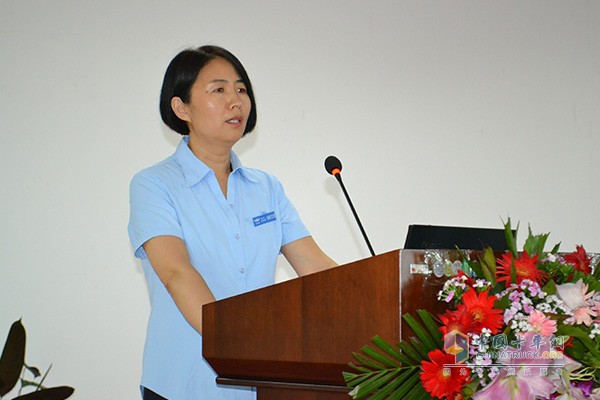 唐駿汽車集團總經(jīng)理張艷紅女士發(fā)言