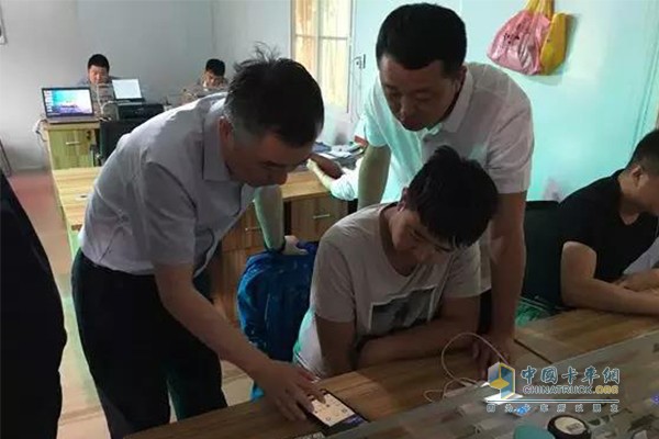 現(xiàn)場(chǎng)考察現(xiàn)有物流信息平臺(tái)應(yīng)用情況