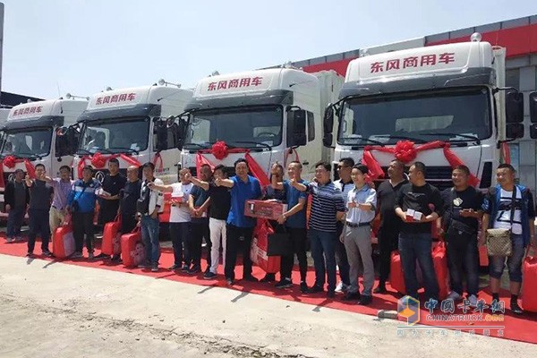 阜陽潤途物流公司新交付的10臺快遞車全部匹配東風康明斯ISD6.7發(fā)動機