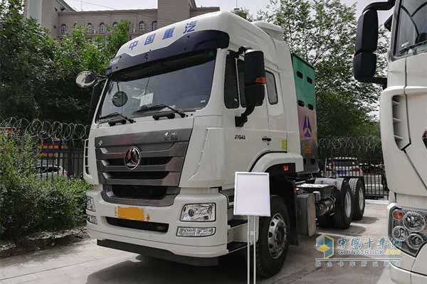 重汽豪瀚J7G LNG牽引車(chē)