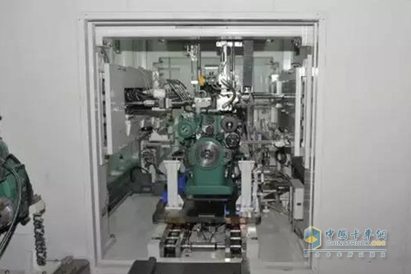 錫柴應(yīng)用國內(nèi)首次實現(xiàn)重型柴油機生產(chǎn)線冷試工藝