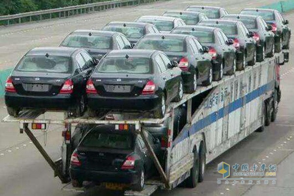飛機(jī)板、雙排車等違規(guī)轎運(yùn)車影響道路安全