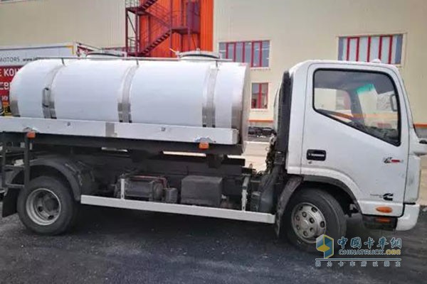 帥鈴牛奶運輸車