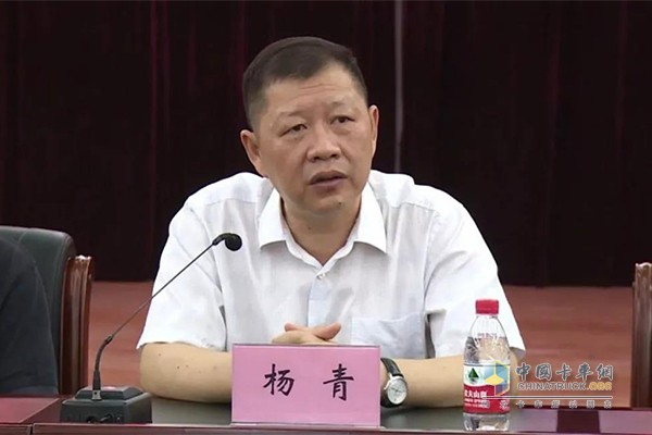 東風(fēng)汽車(chē)集團(tuán)有限公司黨委常委、副總經(jīng)理，東風(fēng)商用車(chē)有限公司總經(jīng)理、黨委書(shū)記楊青