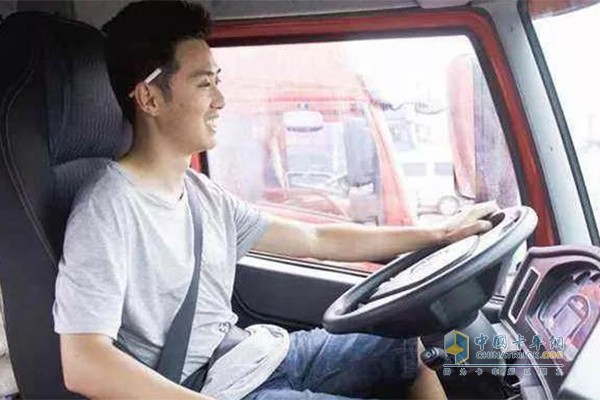 南方卡友的吶喊：同樣是駕駛著卡車拉貨，做司機的差距怎么這么大呢?