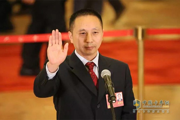 東風(fēng)商用車公司總裝配廠藍領(lǐng)王建清