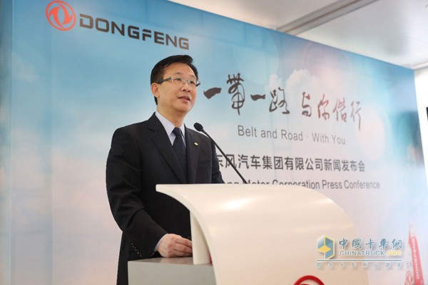 東風(fēng)公司黨委常委，副總經(jīng)理安鐵成