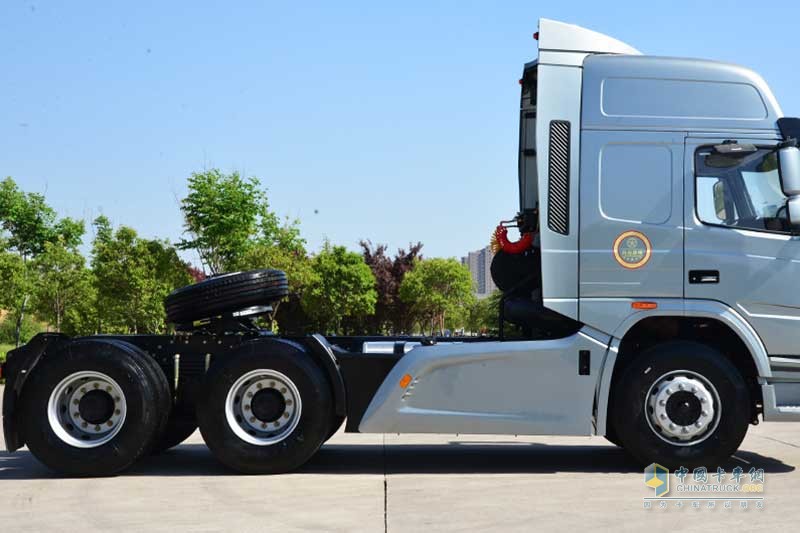 大運(yùn)重卡 N8V系列 6×4 360馬力 牽引車
