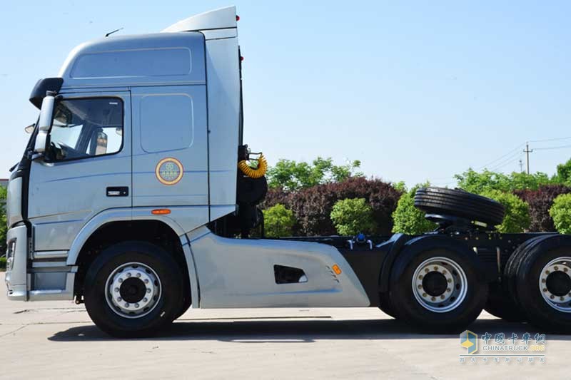 大運(yùn)重卡 N8V系列 6×4 360馬力 牽引車