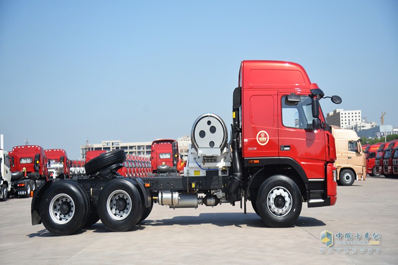 大運(yùn)重卡 新N8E 6×4 380/400馬力LNG系列牽引車(chē)