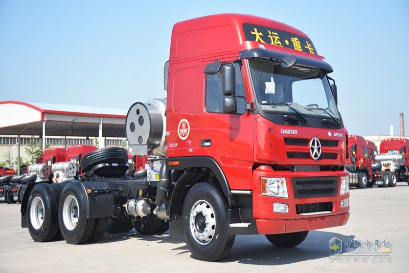 大運重卡 新N8E 6×4 350/336馬力LNG系列牽引車