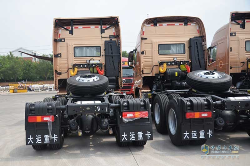 大運(yùn)重卡 N9H系列 6×4 400-490馬力 牽引車（奔馳發(fā)動(dòng)機(jī)）