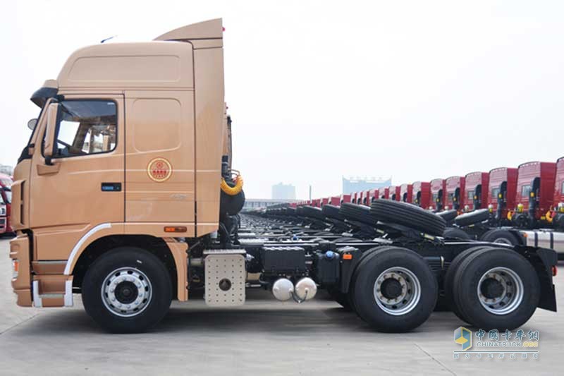 大運(yùn)重卡 N9H系列 6×4 400-490馬力 牽引車（奔馳發(fā)動(dòng)機(jī)）