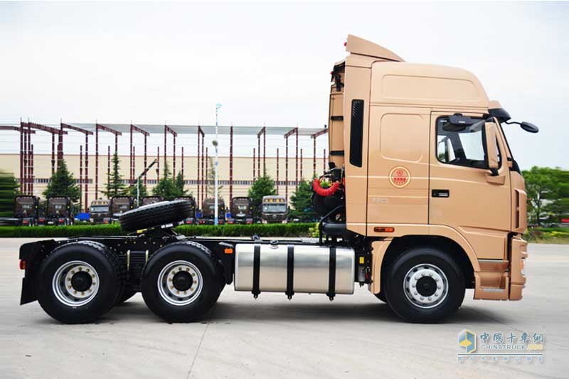 大運(yùn)重卡 N9H系列 6×4 400-490馬力 牽引車（奔馳發(fā)動(dòng)機(jī)）