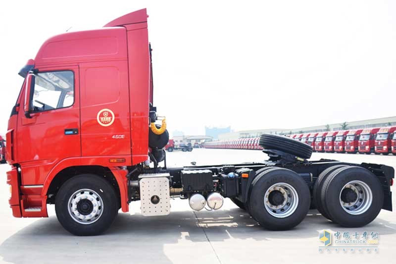 大運(yùn)重卡 N9H系列 6×4 430馬力 牽引車（康明斯版）